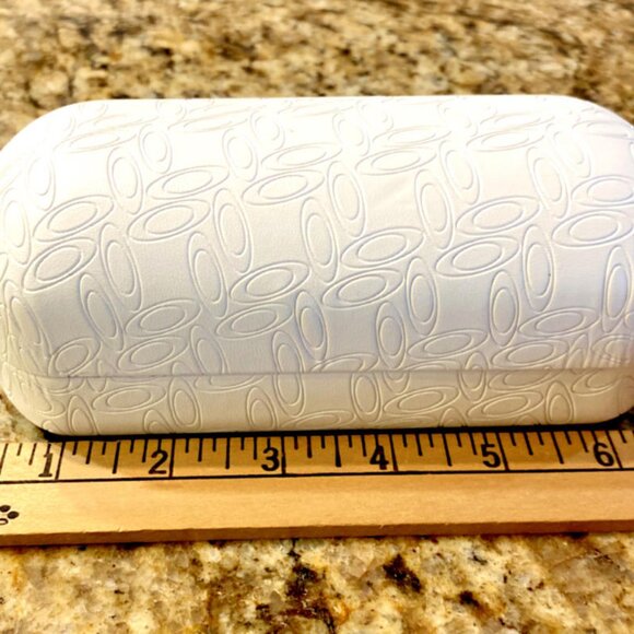 Oakley White Sunglasses Clamshell Case Textured Clean Cloth Bag Protection EUC - Picture 12 of 13
